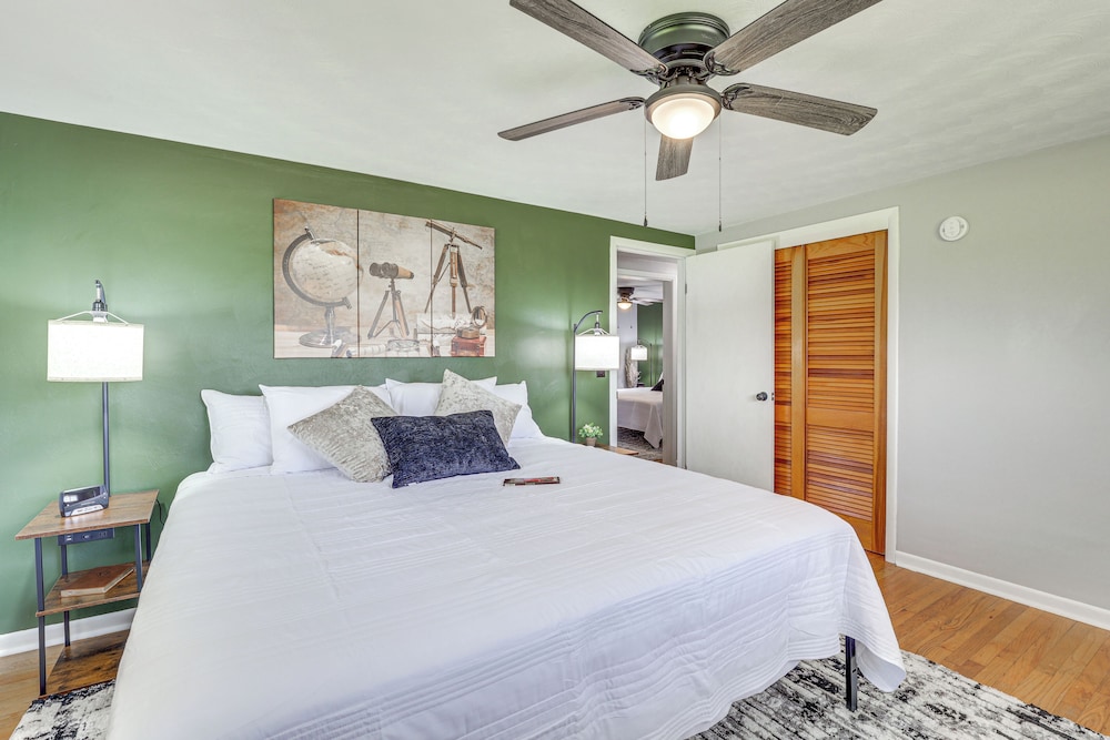 Fish, Hike & Golf: Leisurely Navarre Home w/ Yard!