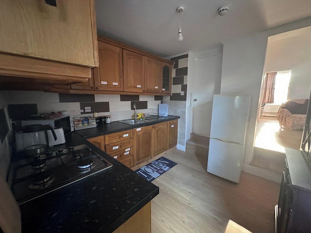Cosy Croydon Apartment - Close to City Centre