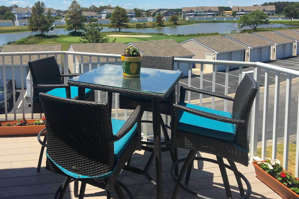 Ocean View Resort Condo w/ Pool Access & Bay Views