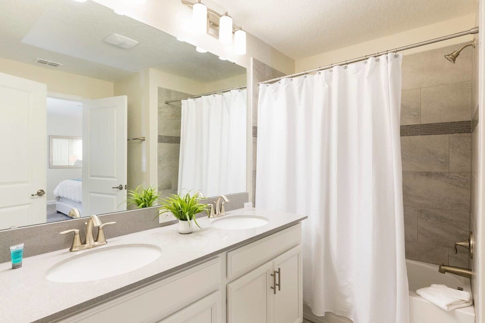 Luxury Villa in Champions Gate - Image 3