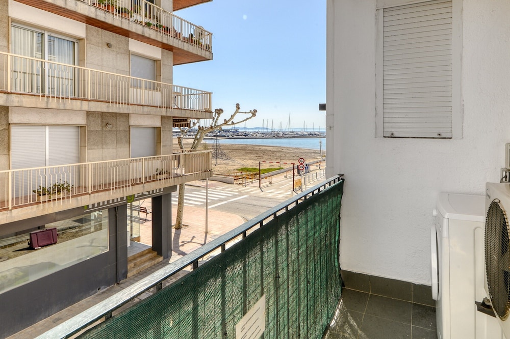 Pretty Apartment With Balcony