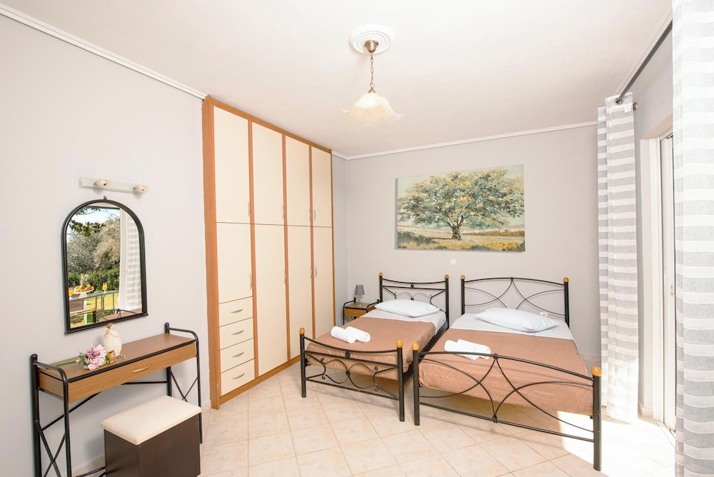 OLIA APARTMENTS LYGIA