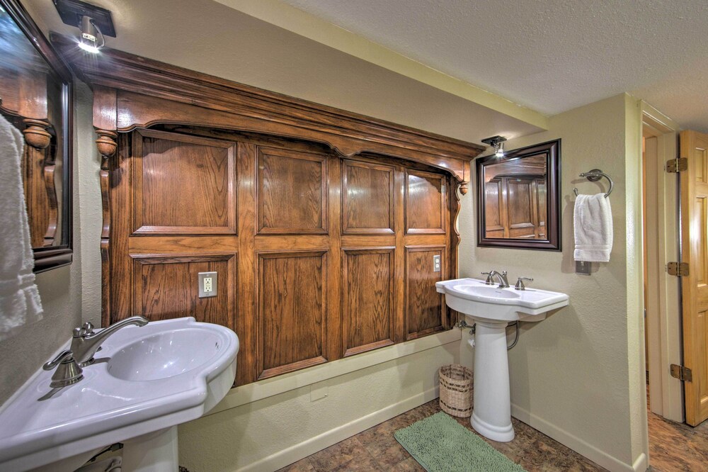 Marshall Vacations - Updated Apartment in Historic Dtwn Marshall! - Property Image 1