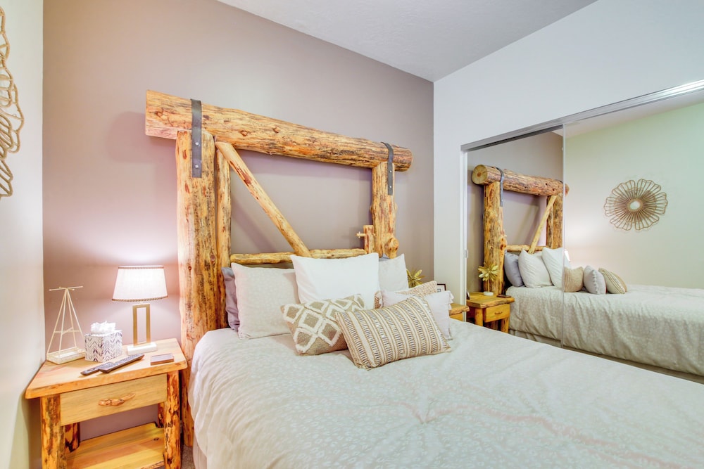 6 Mi to Powder Mtn w/ Shuttle: Cozy Eden Condo!
