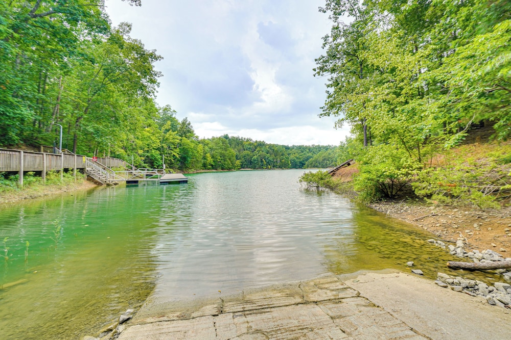 Private Hot Tub: Lake Resort Cabin in Sevierville!