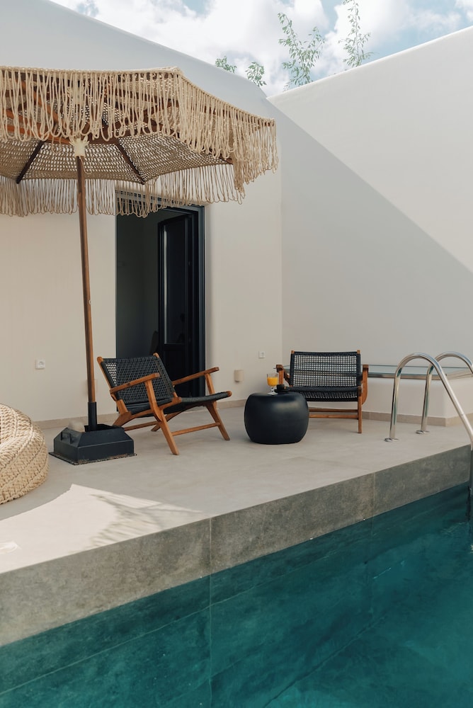 Erthā Suites with private pools