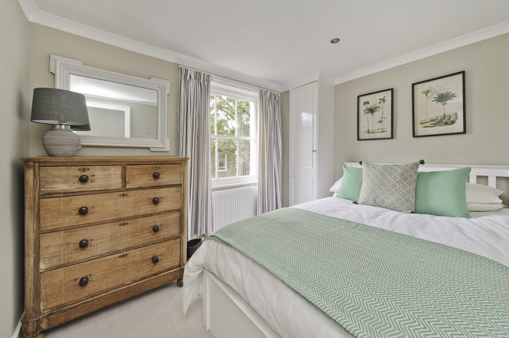 Fabulous 3 Bed Flat Chelsea