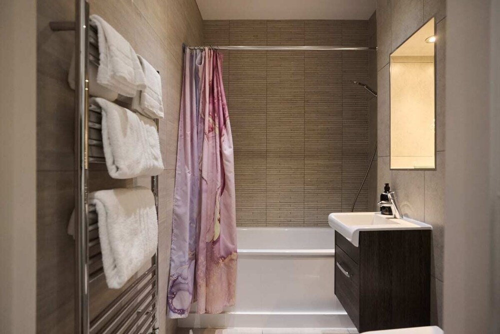 The Harlesden Place - Modern 3bdr Flat With Balcony