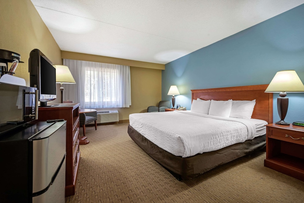 Lexington Vacations - Clarion Hotel Conference Center - North - Property Image 113