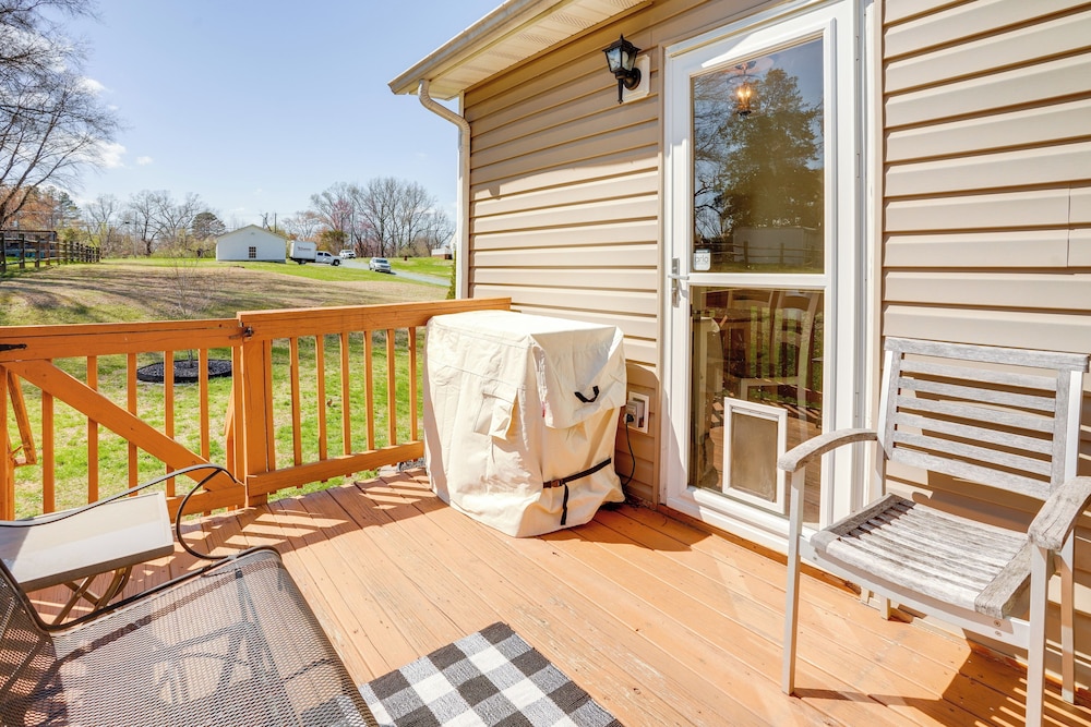 5 Mi to Dtwn Fredericksburg: Family Gem w/ Yard