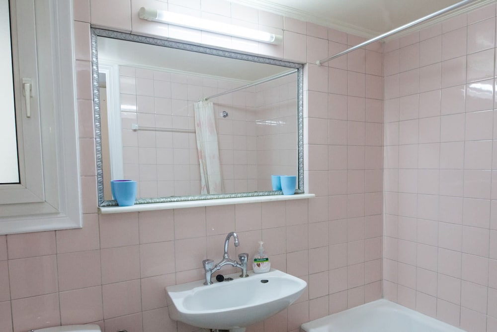 Beautiful Retro Apt in Koukaki
