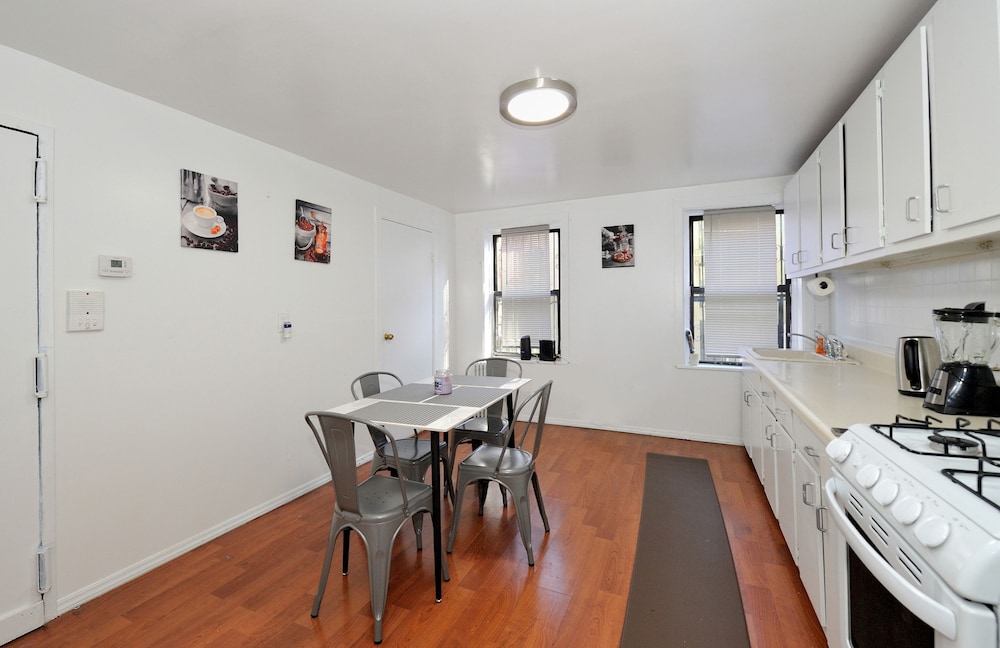 Cozy 2BR Apartment in the Heart of Chelsea