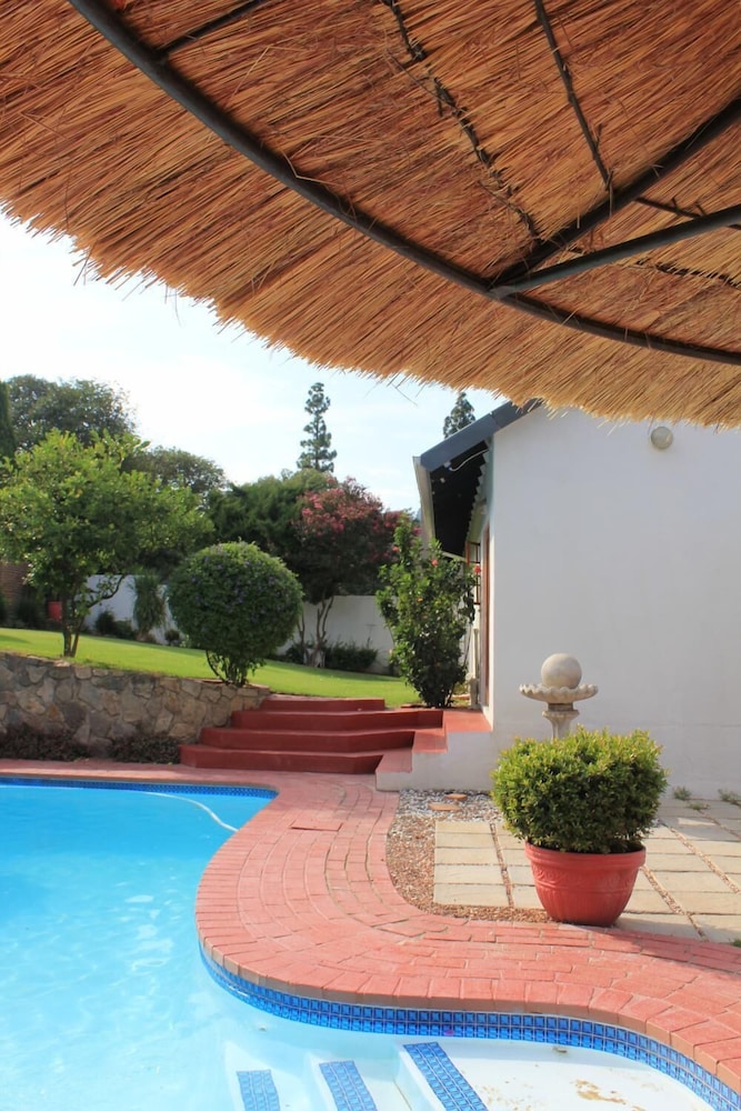 Mizizi House of Sandton Bed & Breakfast