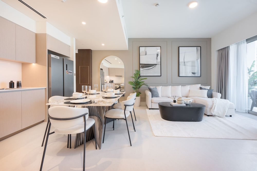 Cozy 2-bedroom Apartment Perfect for Family in Downtown With Burj Khalifa Views