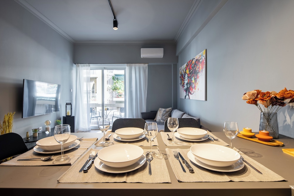Zephyr 3-Bedroom Apartment in Athens
