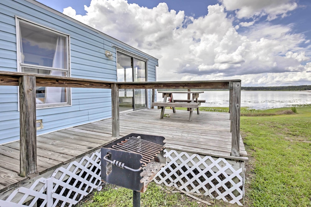 Charming Lakefront Cabin in Ocala National Forest! view 4