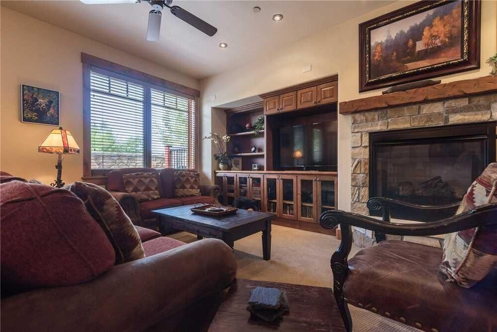 5112 Emerald Lodge, Trappeur's Crossing Apartment 2