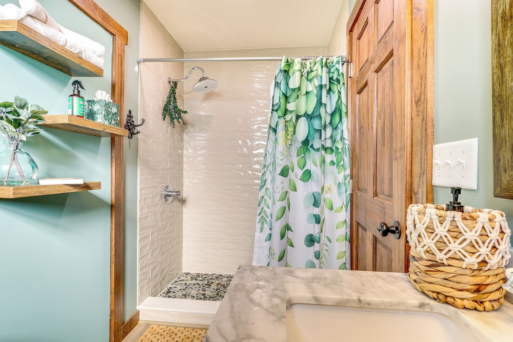 Grill & Fire Pit: New Market Getaway on 3-acres!
