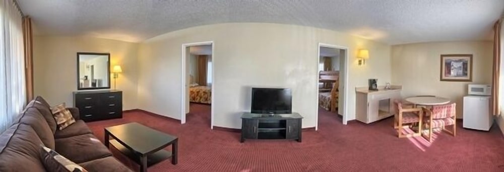 Relax Inn And Suites - Property Image 11