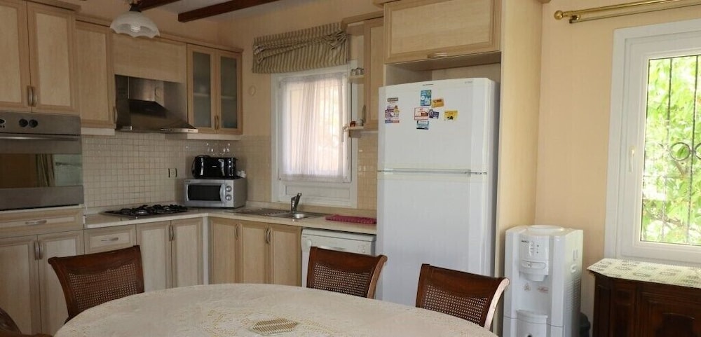 Villa FT04 by JoyLettings view 5