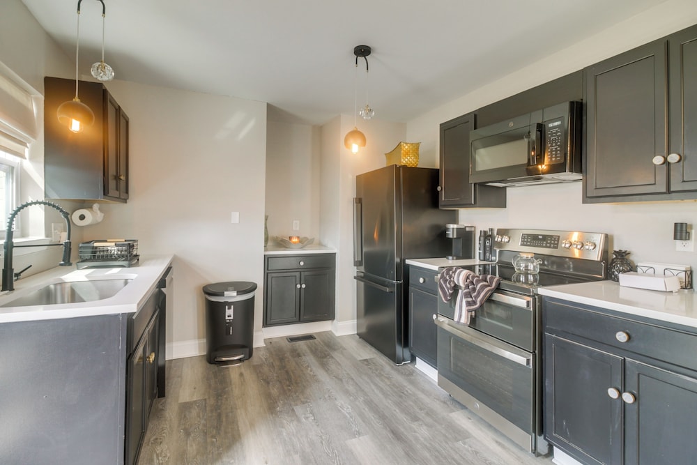 Charlotte Gem w/ Deck & Community Amenities