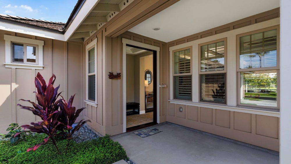 Private Yard and Outdoor Area - AC & Shared Pool - Golf Views - Vrkcv