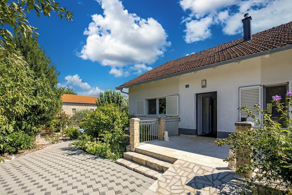 Holiday Home Ljubica With Pool