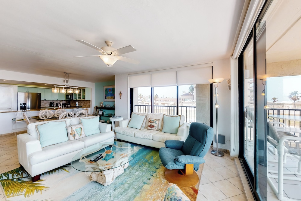 Corner 3BR w/ Gulf Views, Pools, Hot Tub, Sauna