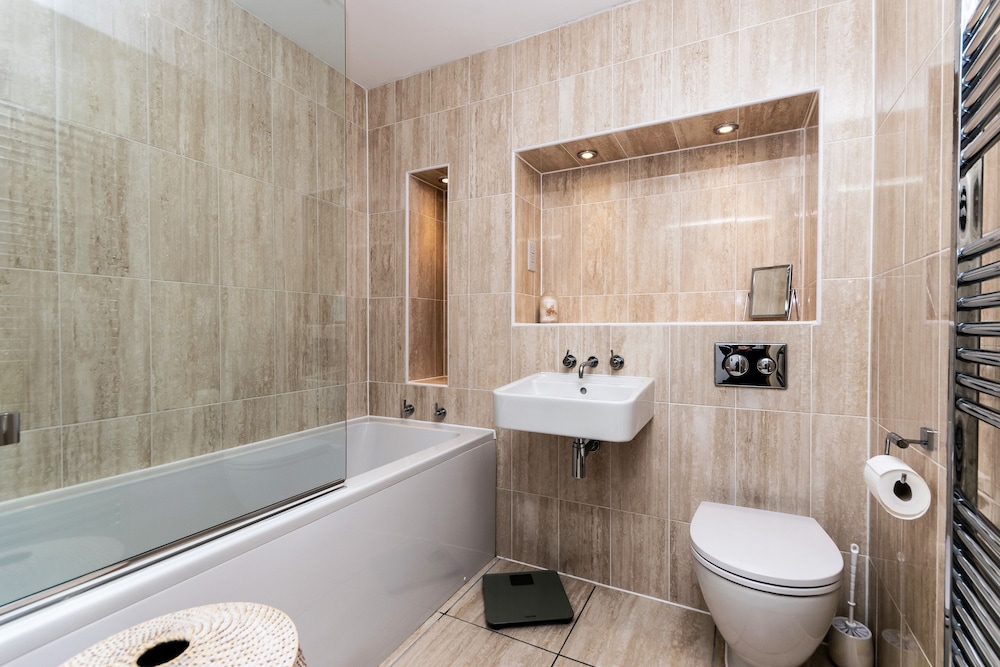 Racecourse Serviced Apartments