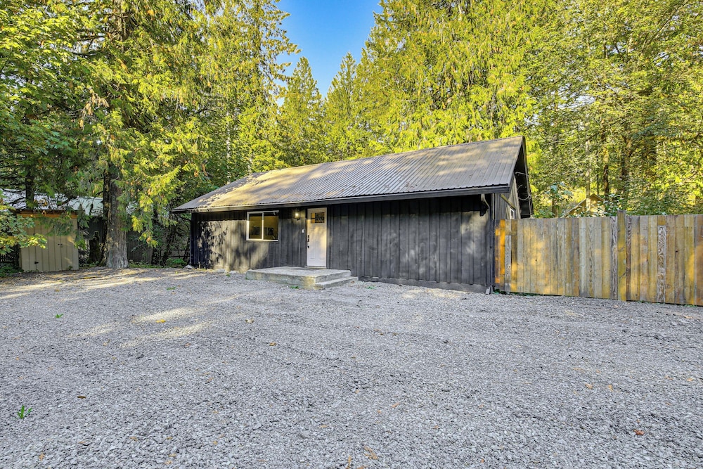 Close to Mt Hood Skibowl: Retro Rhododendron Cabin view 2