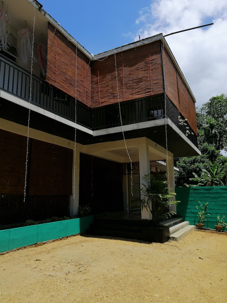 MacNara Traveller's Inn view 4