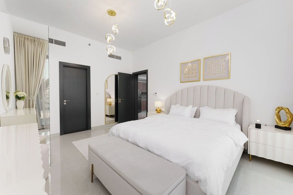 Maison Privee - Tranquil Escape w/ Balcony and High-End Facilities