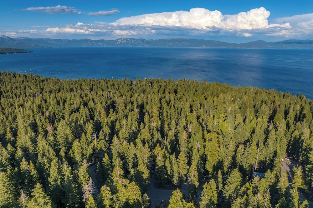 Paige Meadow by Avantstay Near Lake & Tahoe City