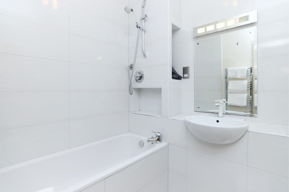 The Spitalfields Beauty - Bright 2bdr Flat