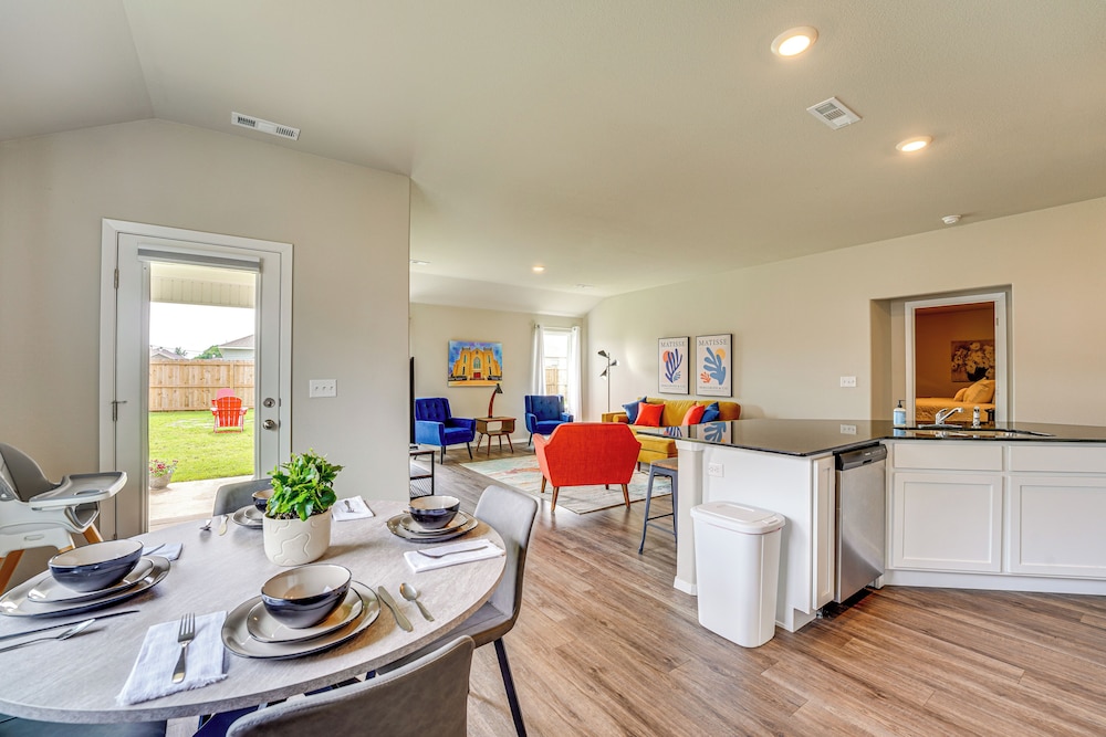 2 Mi to Dtwn: Siloam Springs Home w/ Fire Pit