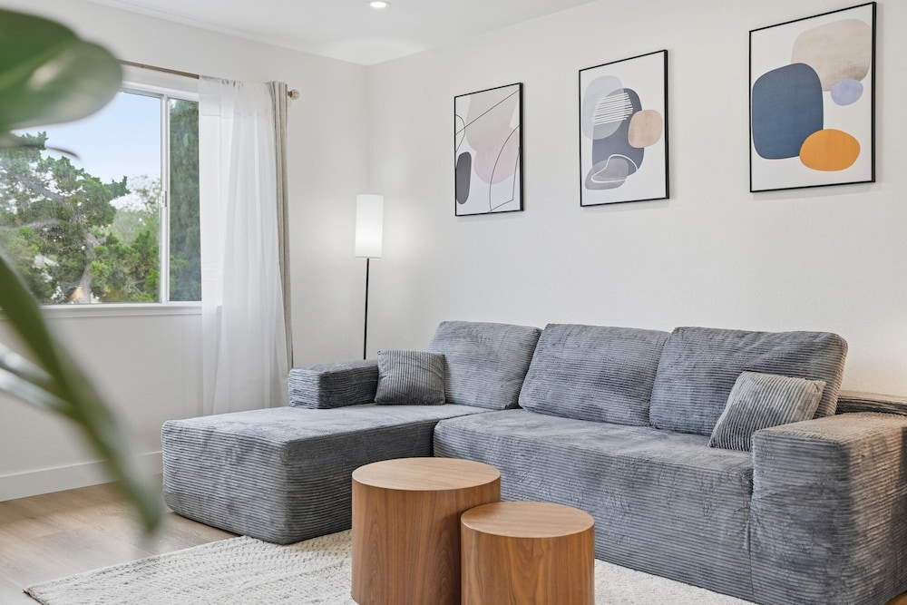 Modern 2br Unit W/ Covered Parking In Santa Clara 2 Bedroom Apts