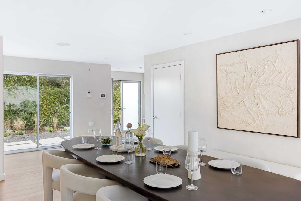Luxury Hollywood Hills Home With Pool, Outdoor Dining & Iconic Views Skyline Chalet