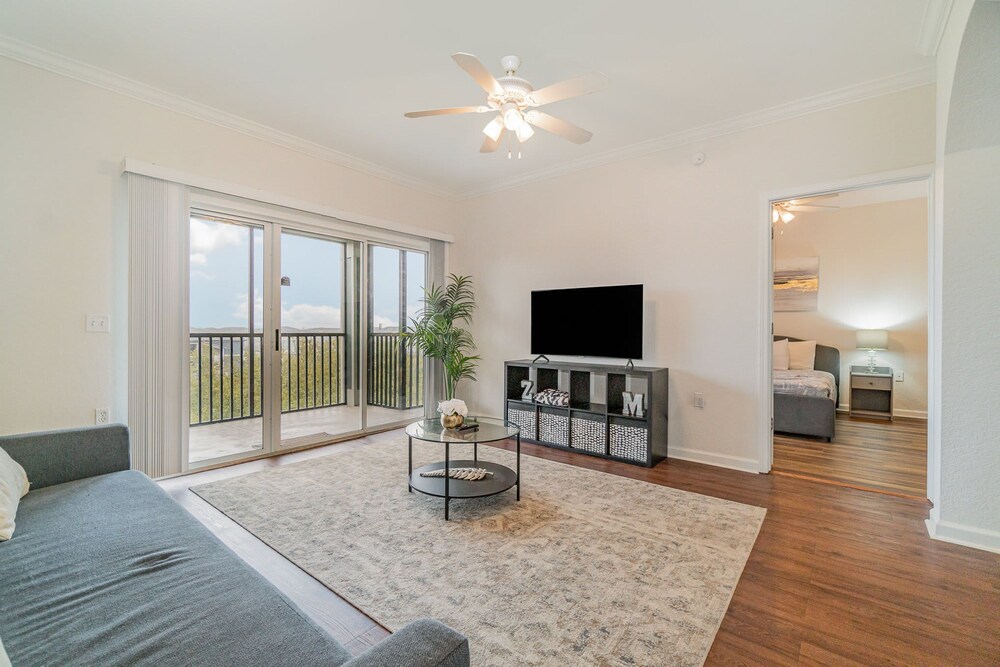 Upstay Modern 3BR Condo Pool Patio Near Disney