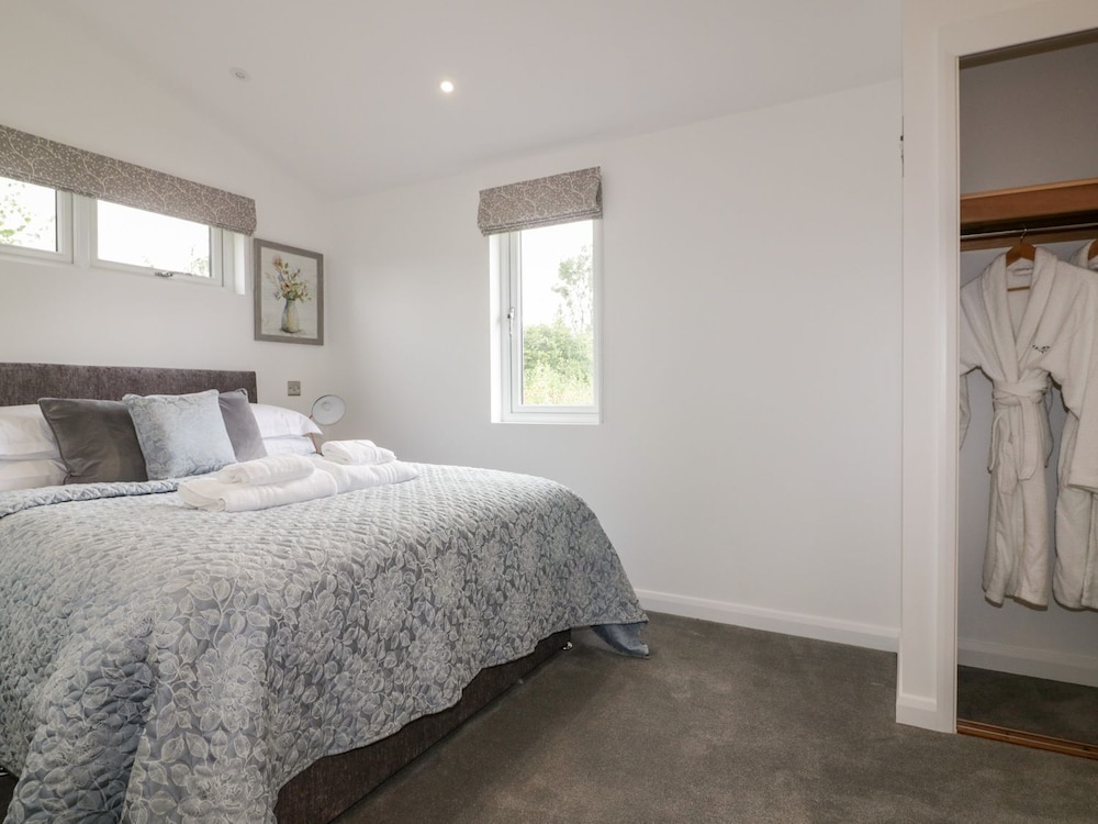7 Meadow Retreat