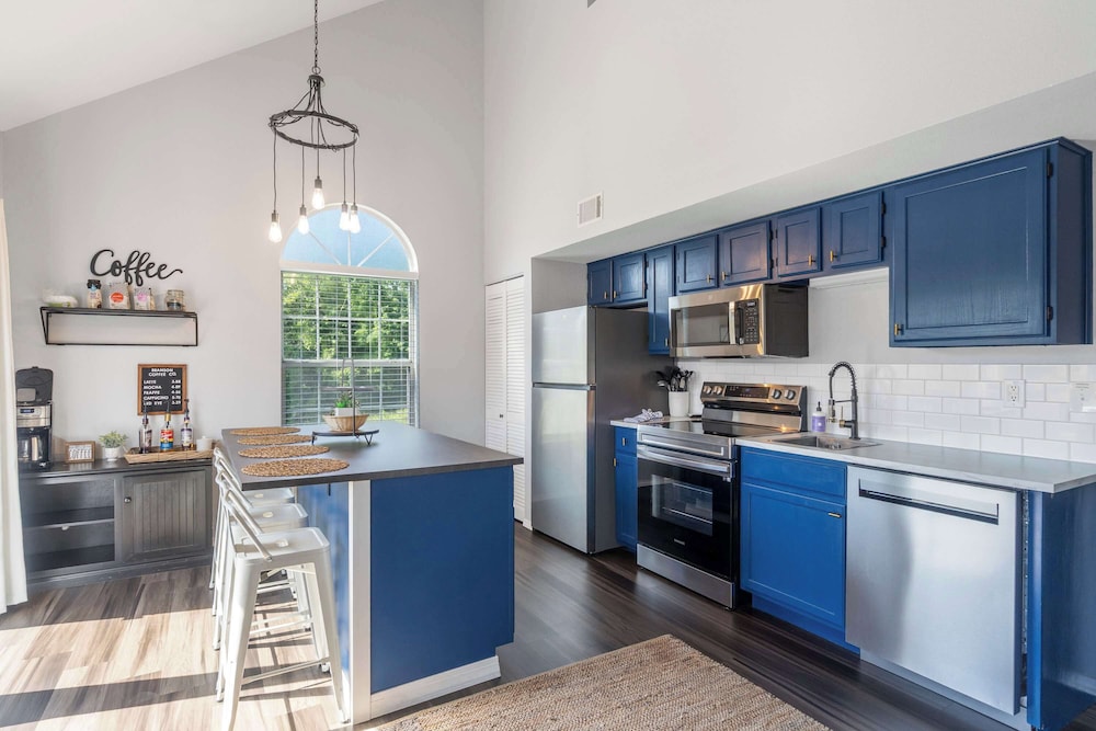 The Lazy Loft Stay for 4!