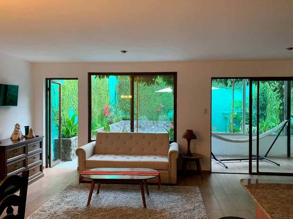 Casita Escondida