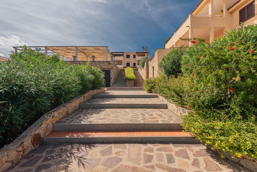 Baia de Bahas Residence