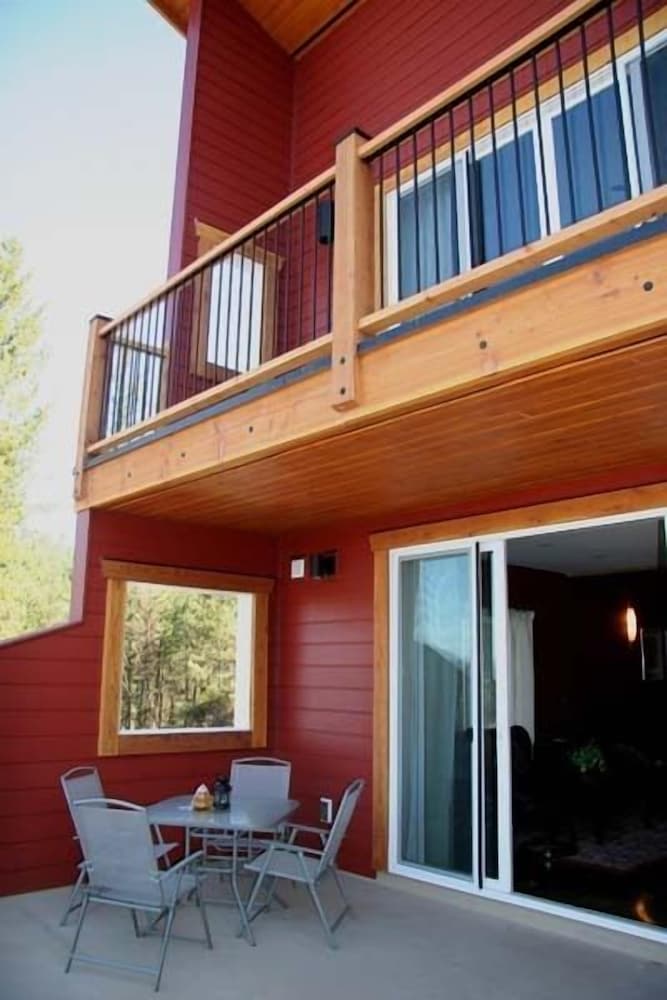 Crooked Tree Guest Suites