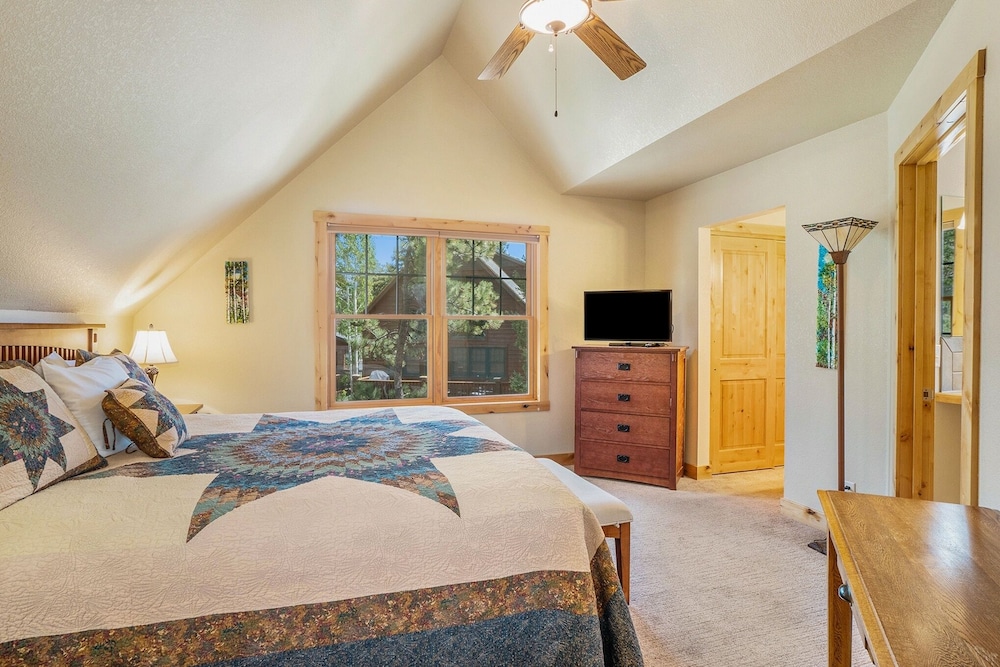 Cozy Solitude Cabins - Estes Park CO