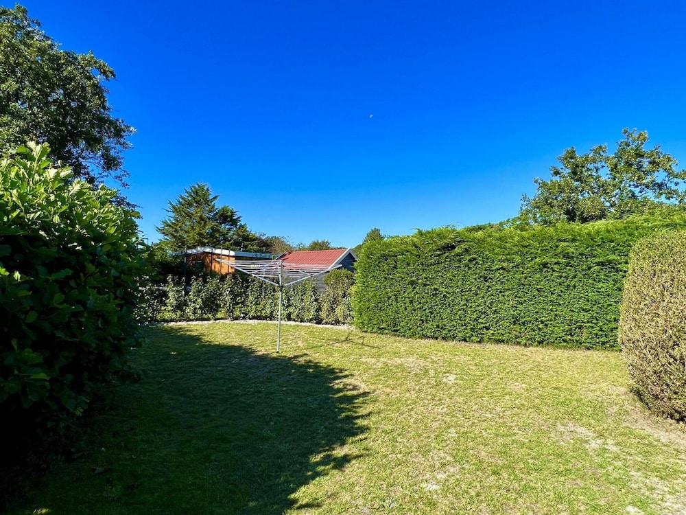 Spacious Bungalow With Garden in Park Eureka