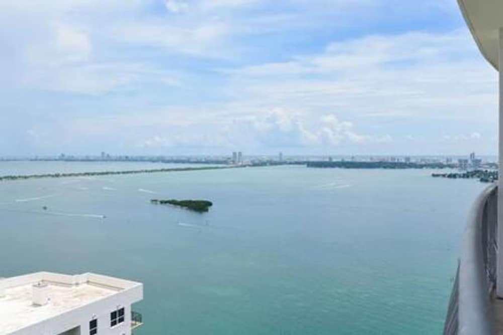 Waterfront 1BR w Bay Views Balcony Full Kitchen
