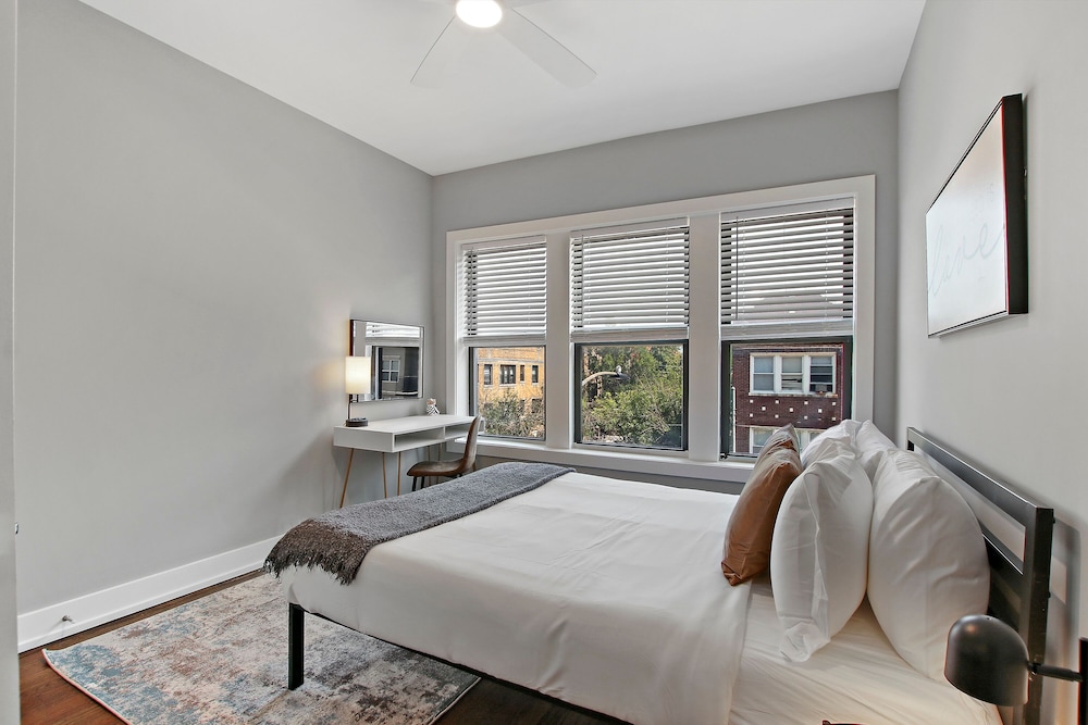 3BR Well-Furnished Apt - Kedzie 3F - Image 4