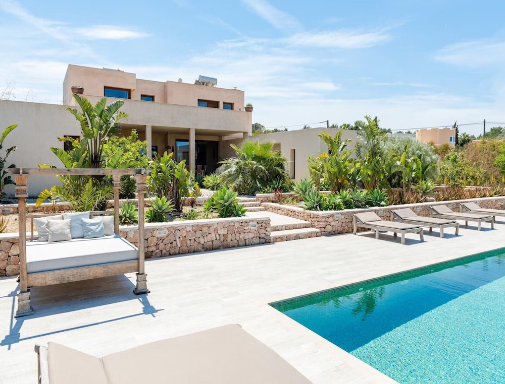 Stunning Villa With Gardens