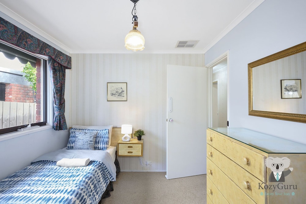 Kozyguru | Glen Waverley | Family Home & Backyard