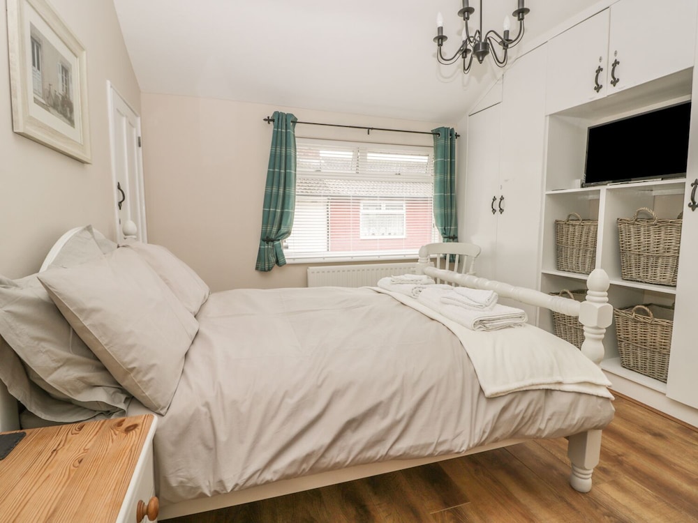 Benjamin Cottage view 5